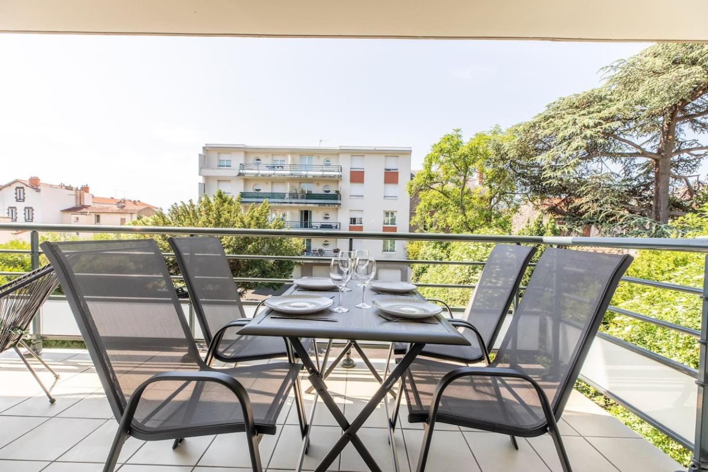 Le Clos Fleuri F3 Terrasse & Garage Clermont-Ferrand Exterior photo